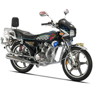 mototsikl haydab ketmoqda